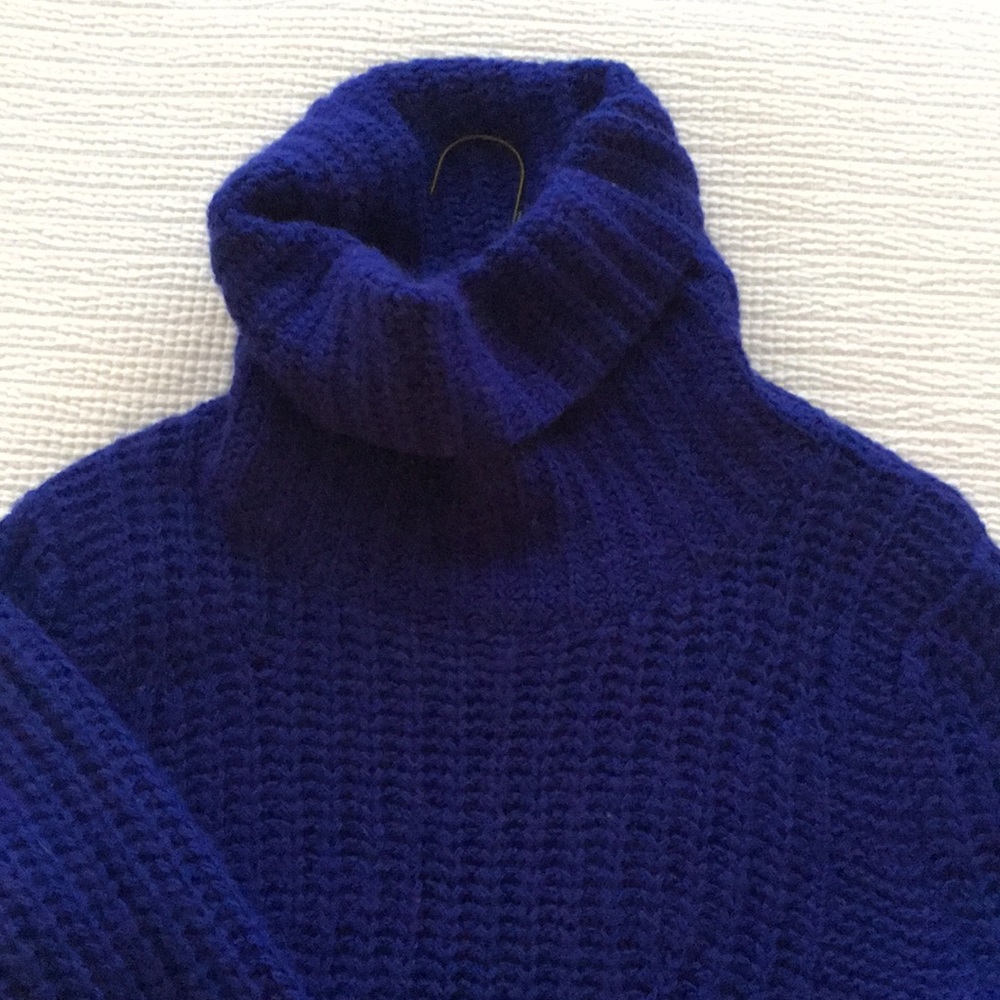 BLUE CHUNKY TURTLENECK- BANANA REPUBLIC